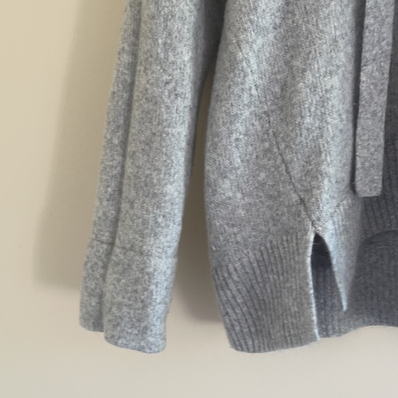 SUPER comfy gray sweatshirt/sweater! - Picture 6 of 6